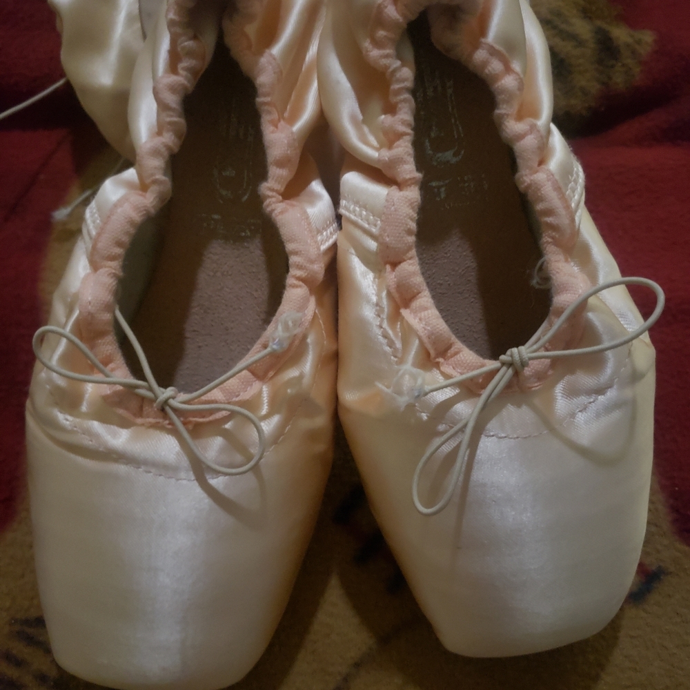 Freed of London Pointe Shoes, 5.5 X CPro, Q maker